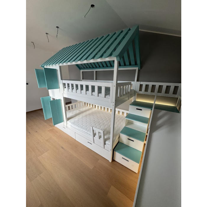 Etagenbett mit Treppe und Rutsche Österreich im Kinderzimmer